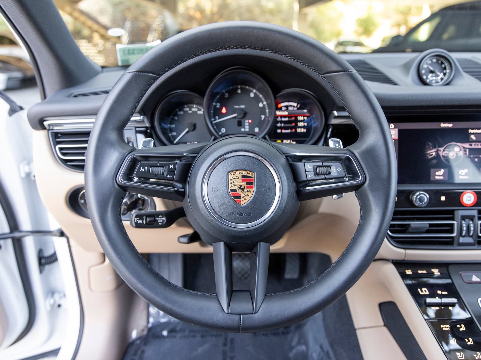 Certified 2026 Porsche Macan AWD/4WD image 36