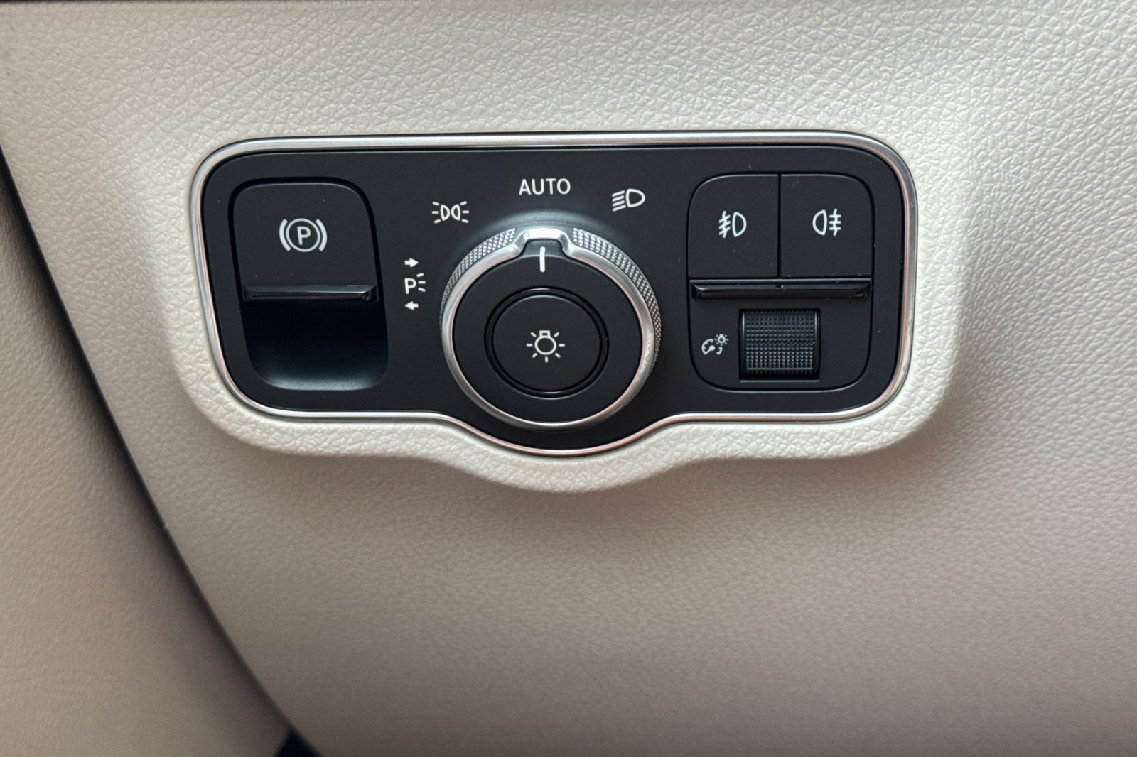 Used 2022 Mercedes-Benz GLB 250 4MATIC image 35