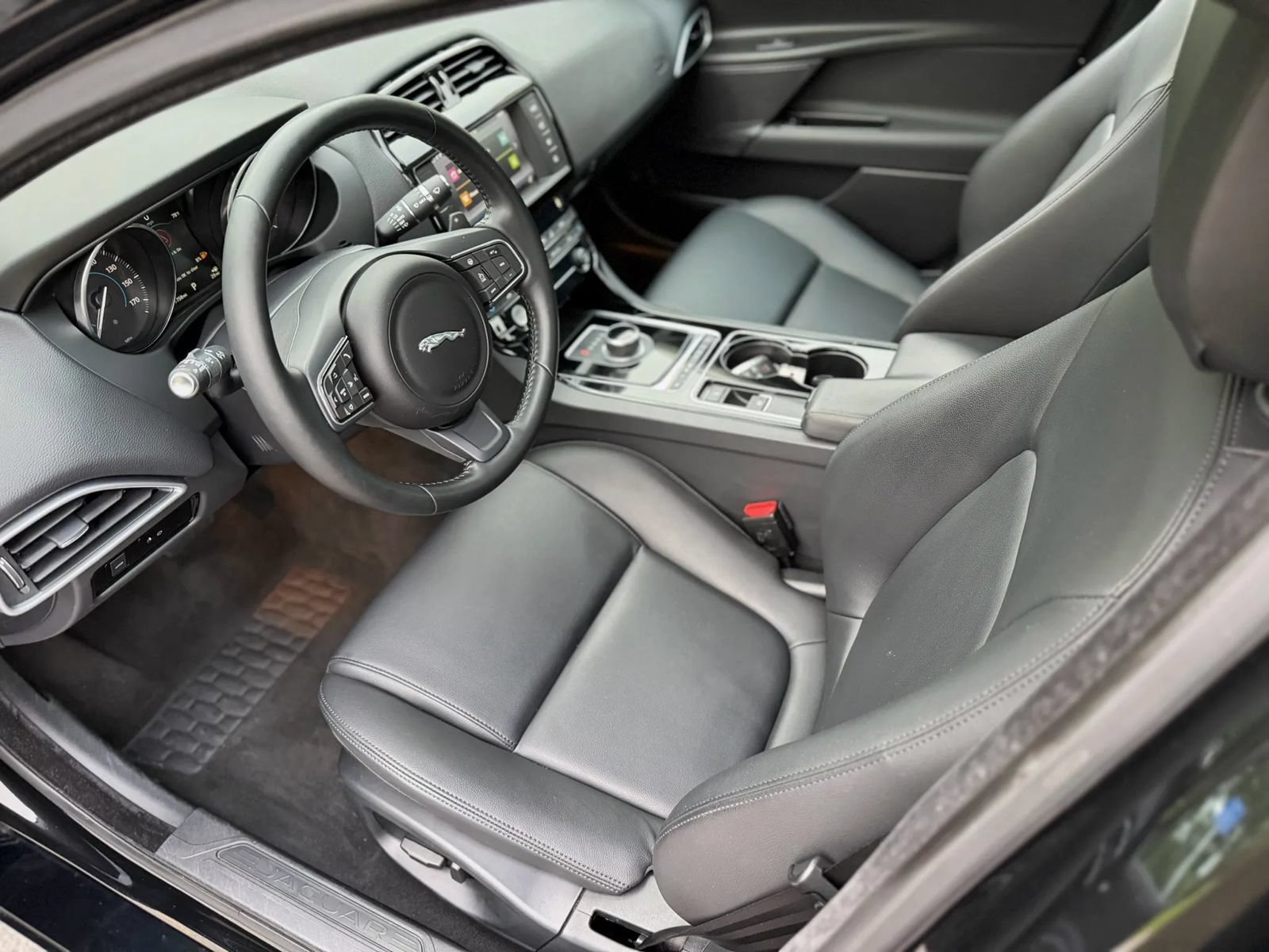 Used 2017 Jaguar XE Premium AWD/4WD image 46