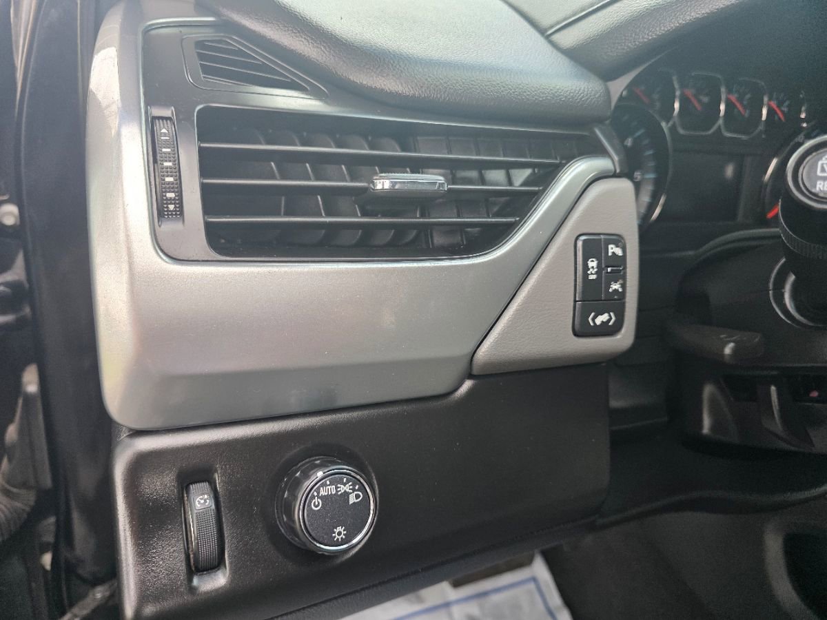Used 2020 Chevrolet Suburban LT image 32