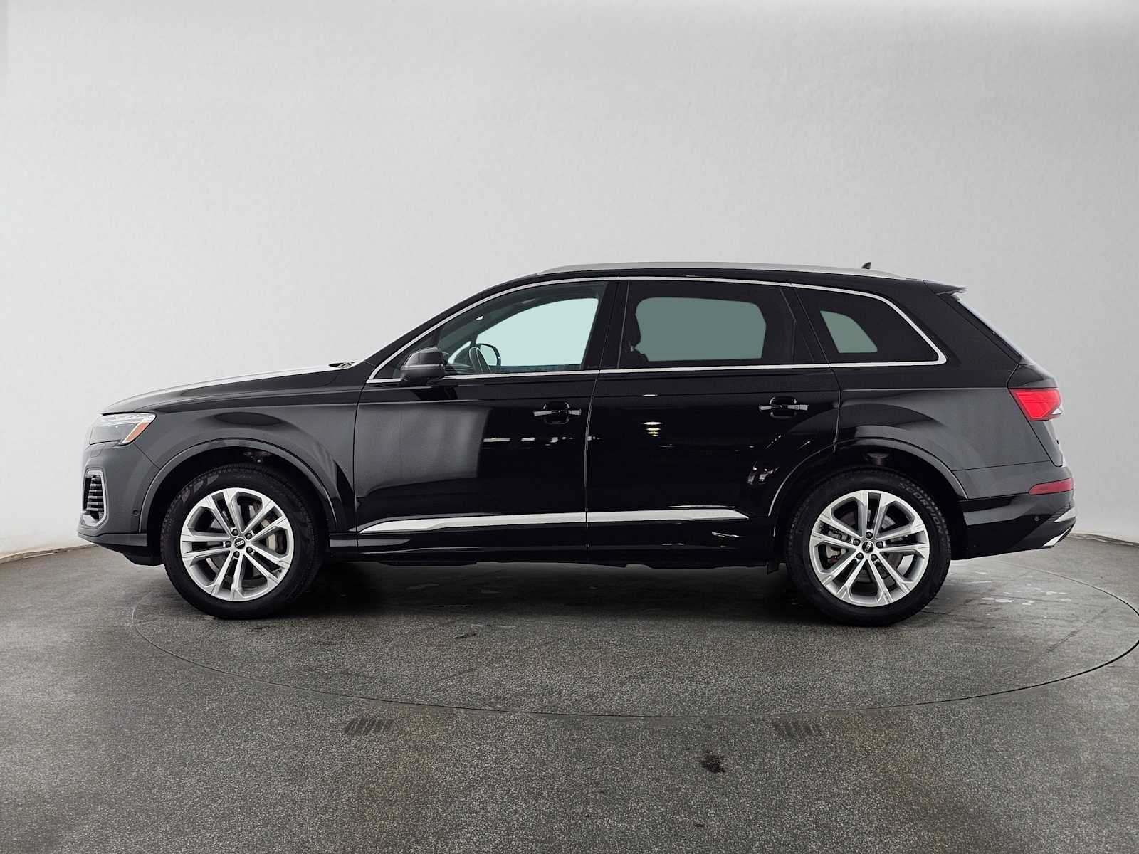 Used 2025 Audi Q7 3.0T Premium Plus AWD/4WD image 6