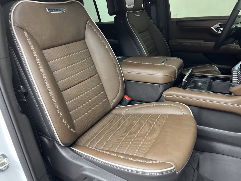 Used 2026 GMC Yukon Denali Ultimate w/ LPO, Floor Liner Package AWD/4WD image 27