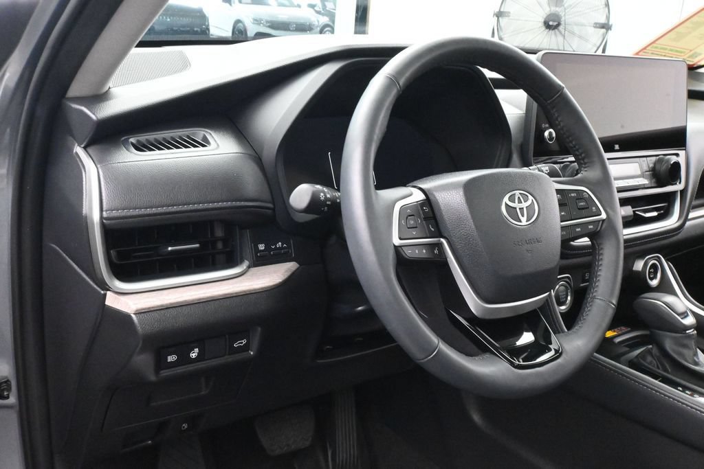 Used 2025 Toyota Grand Highlander AWD image 15