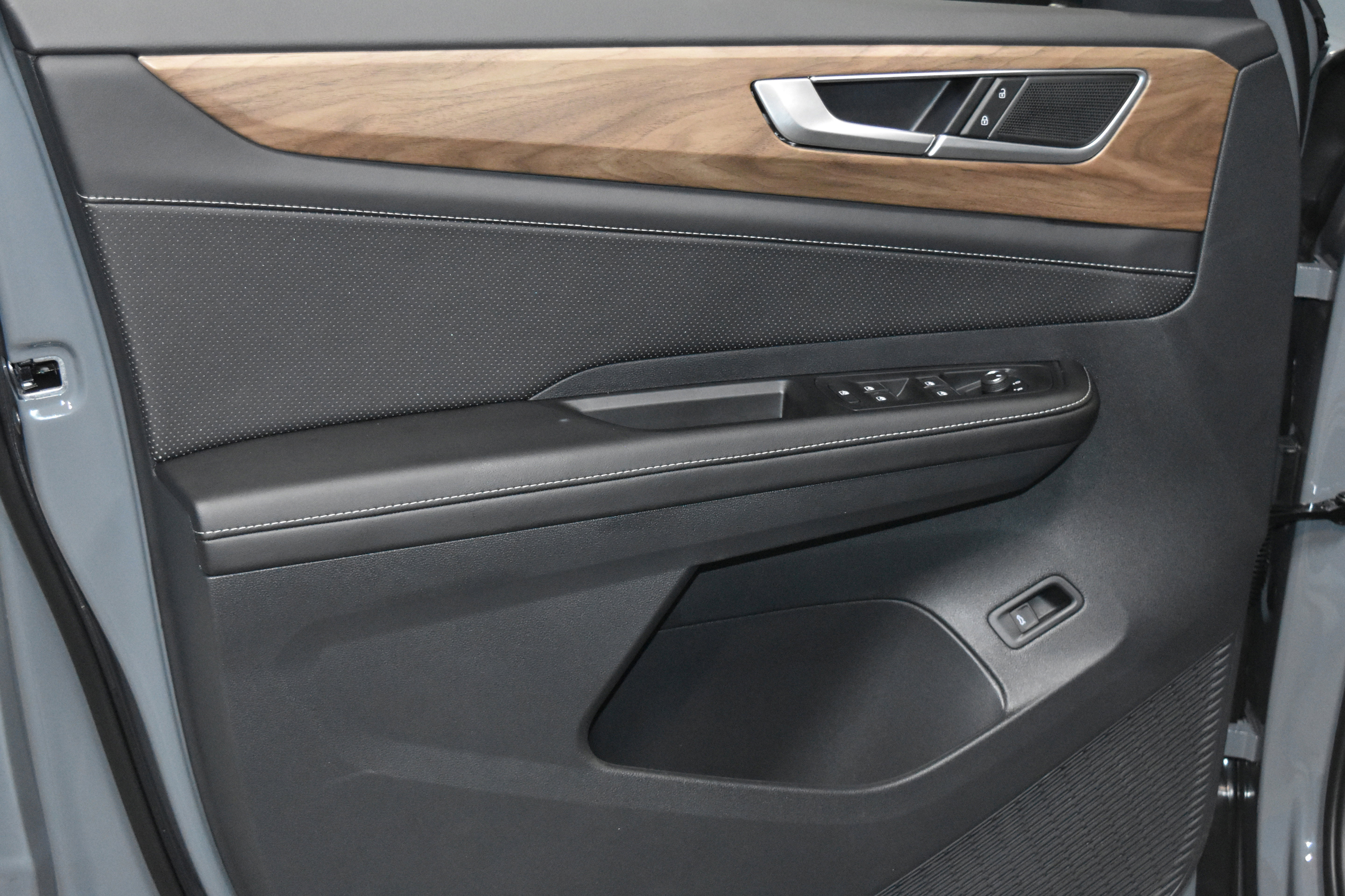 New 2026 Volkswagen Atlas SE image 3