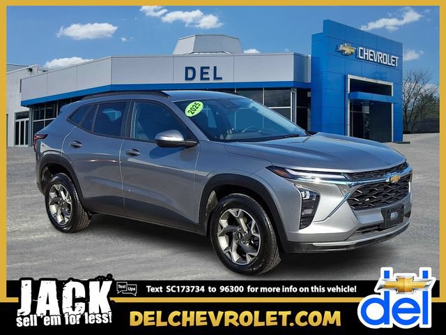 Used 2025 Chevrolet Trax LT FWD image 1