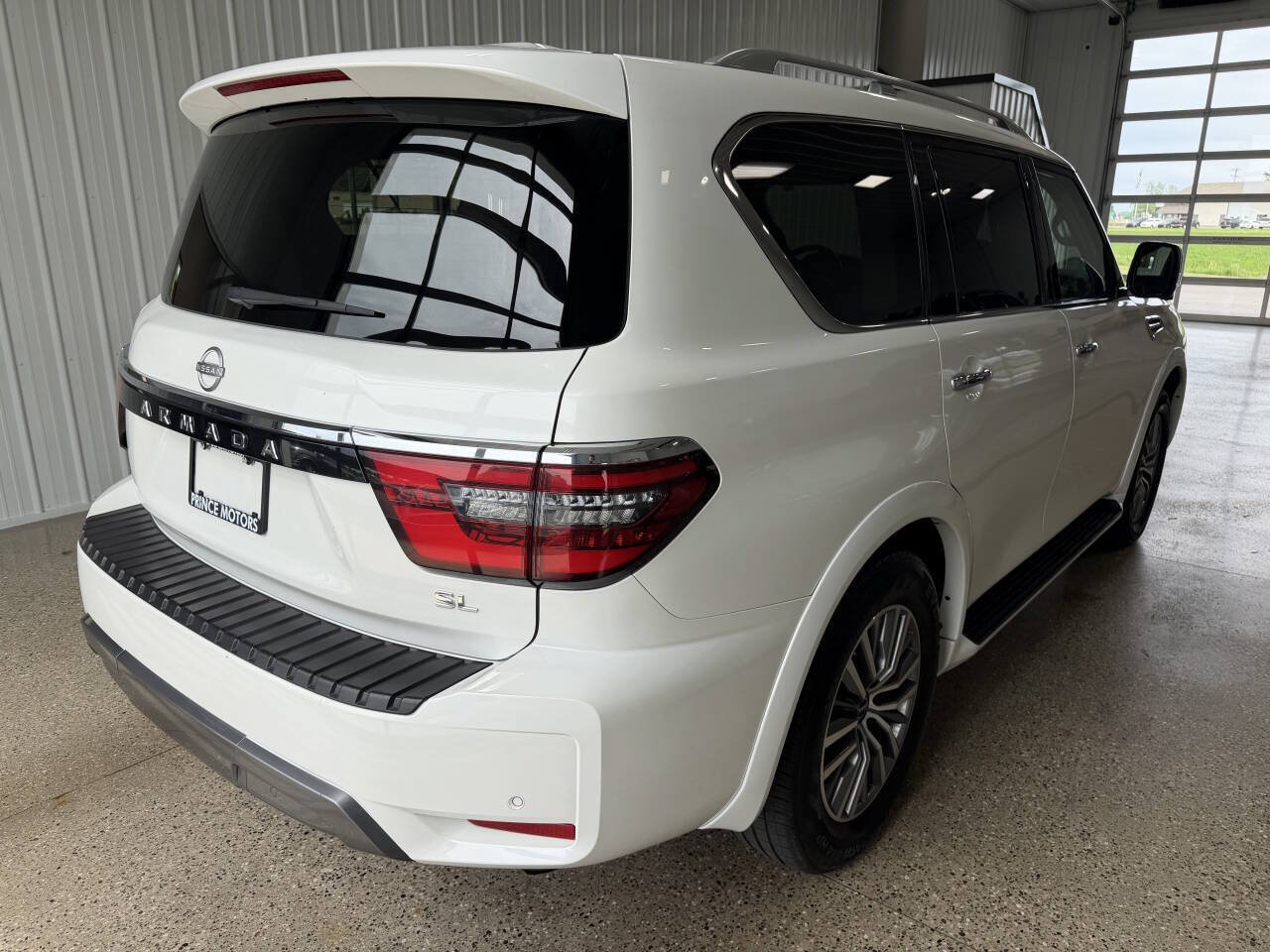 Used 2024 Nissan Armada SL w/ Captain's Chairs Package AWD/4WD image 14