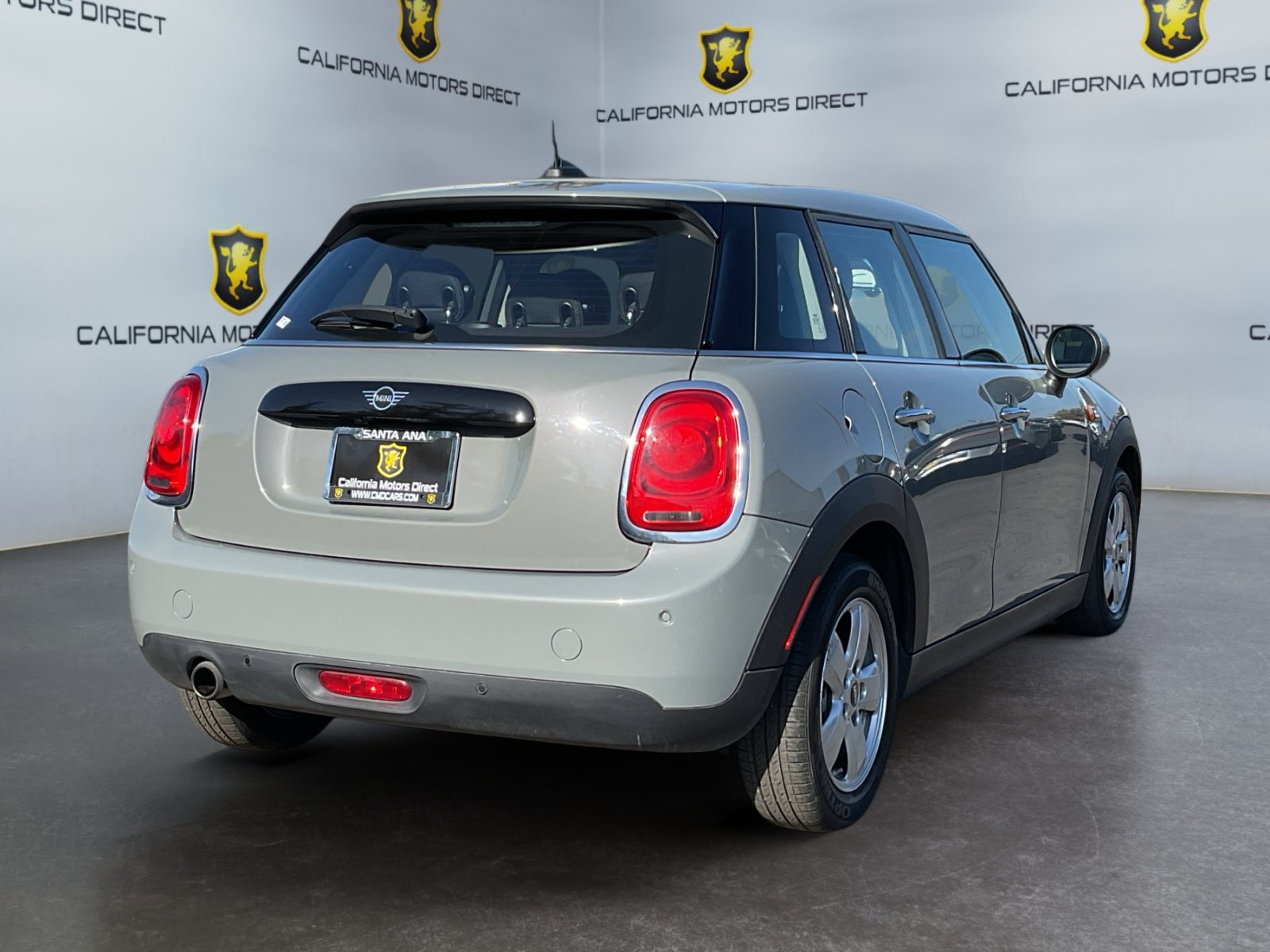 Used 2019 MINI Cooper 4-Door Hardtop w/ Storage Package FWD image 5