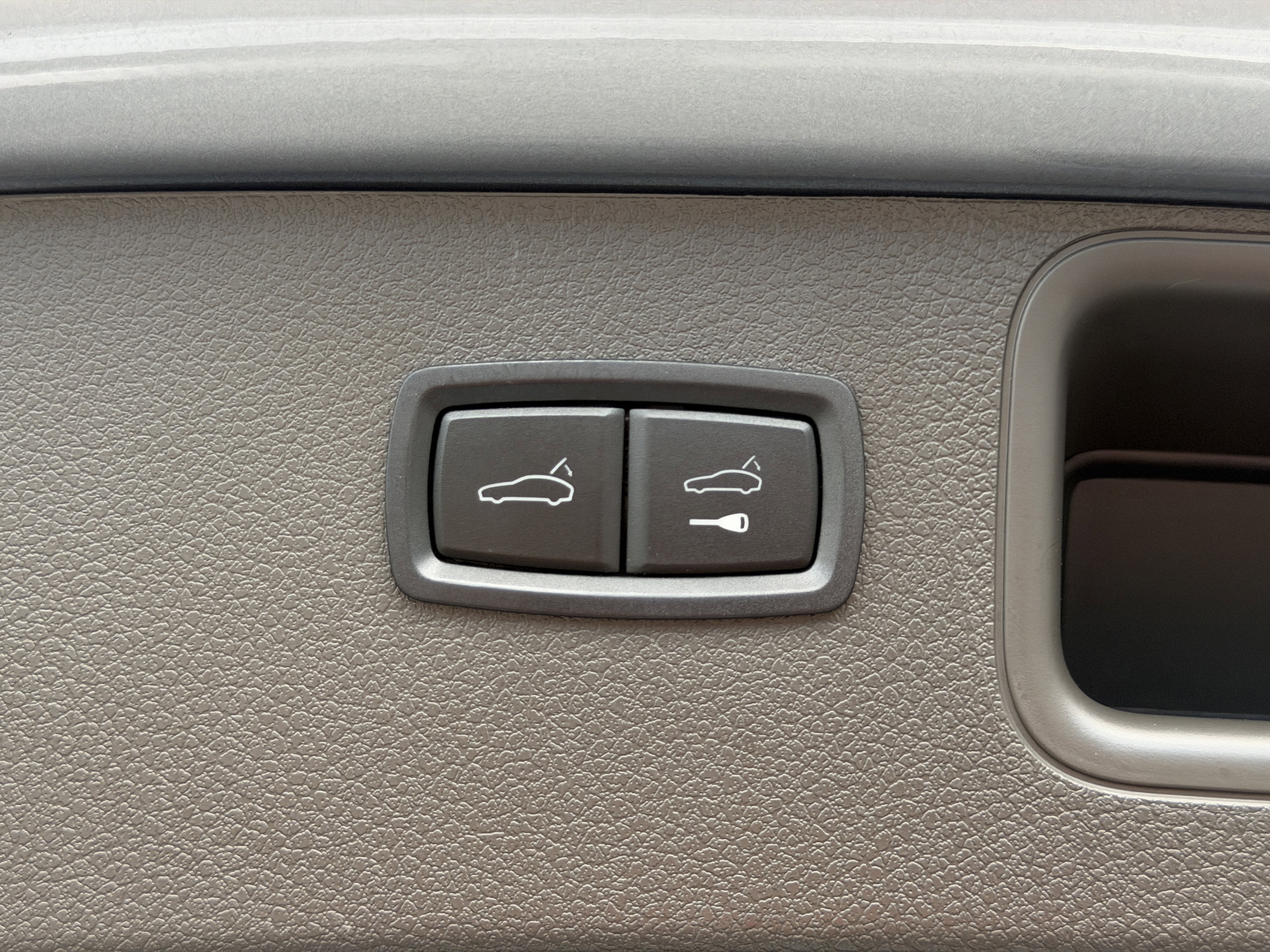 Certified 2022 Porsche Macan image 16