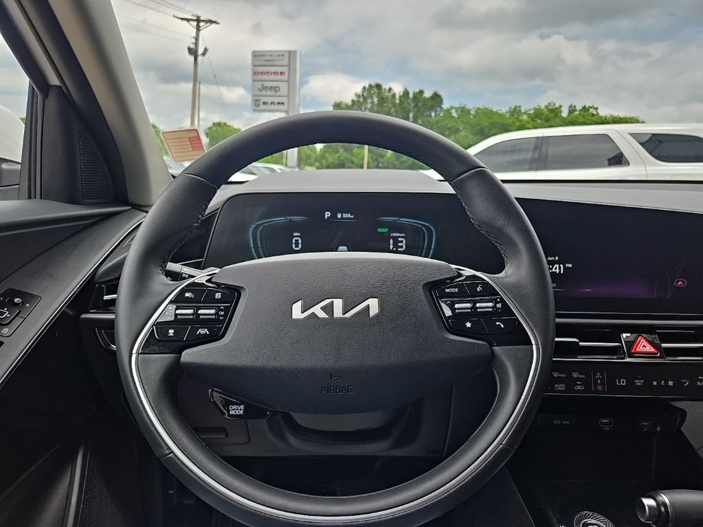 Used 2024 Kia Niro EX FWD image 40