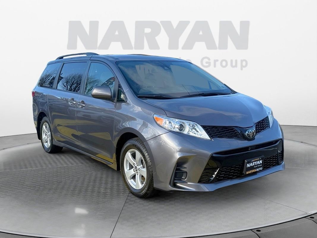 Used 2019 Toyota Sienna LE w/ Carpet Mat Package image 1