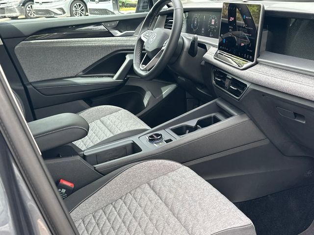 Certified 2025 Volkswagen Tiguan S image 29