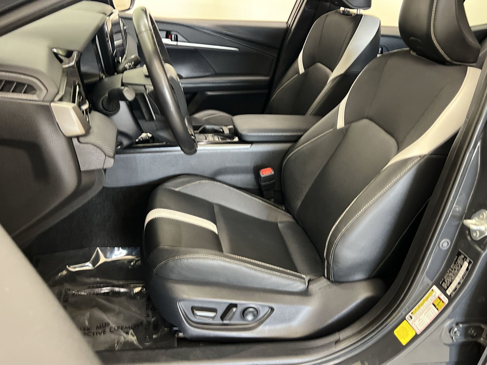 Used 2025 Toyota Camry SE FWD image 12