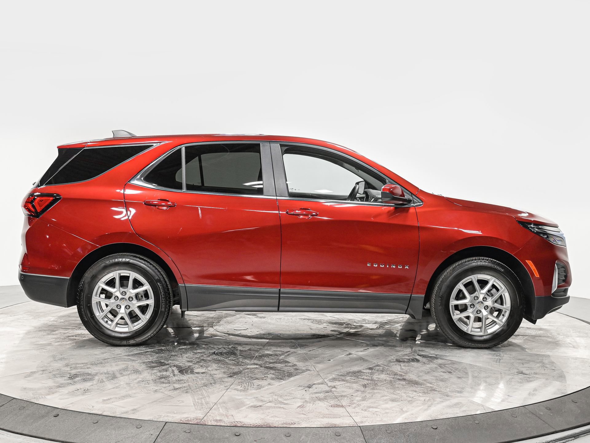 Used 2023 Chevrolet Equinox LT AWD/4WD image 8