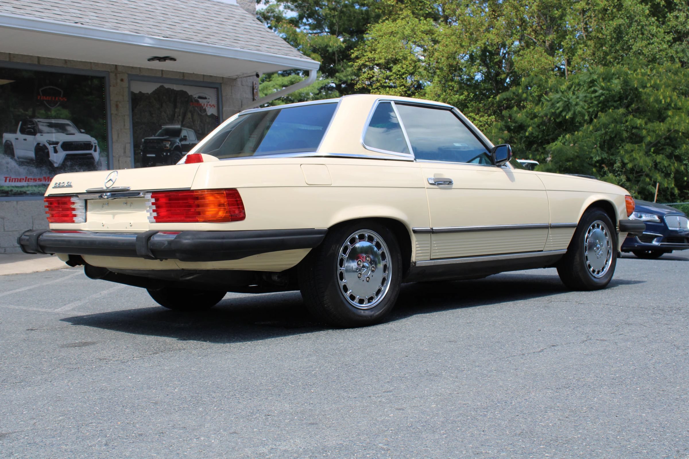 Used 1987 Mercedes-Benz 560 SL image 6