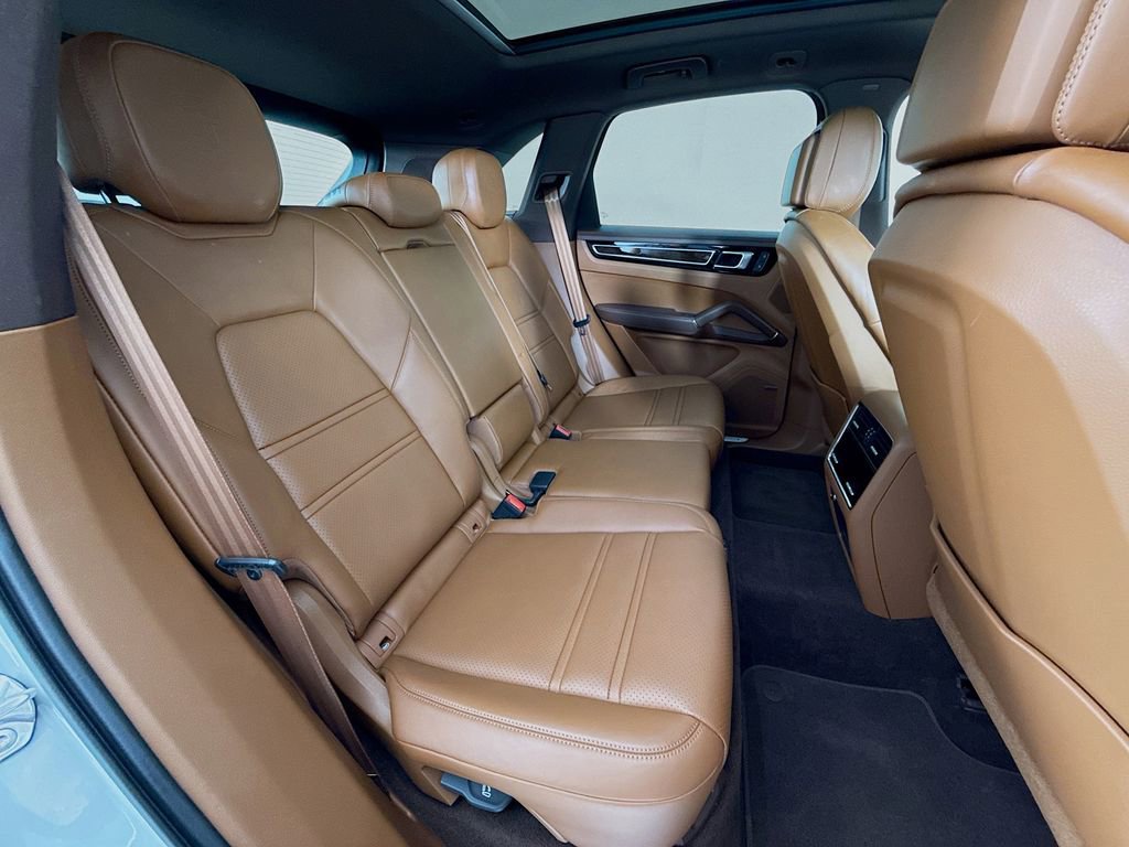 Certified 2023 Porsche Cayenne S Platinum AWD/4WD image 32
