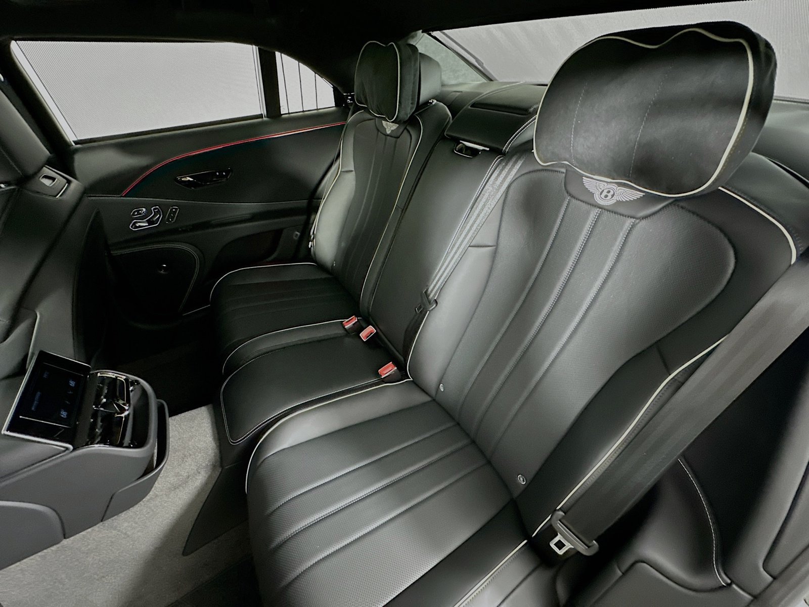 New 2026 Bentley Flying Spur V8 AWD/4WD image 39