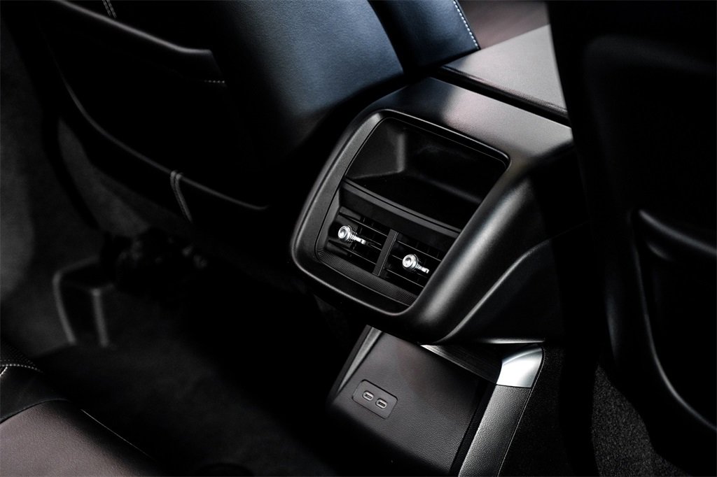 Used 2024 Cadillac Lyriq Luxury w/ LPO, Floor Liner Package image 36