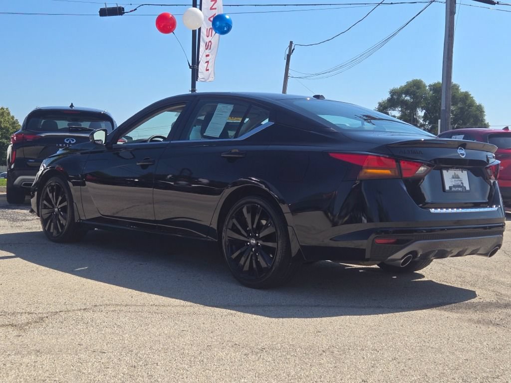 Used 2022 Nissan Altima 2.5 SR w/ Midnight Edition Package FWD image 14