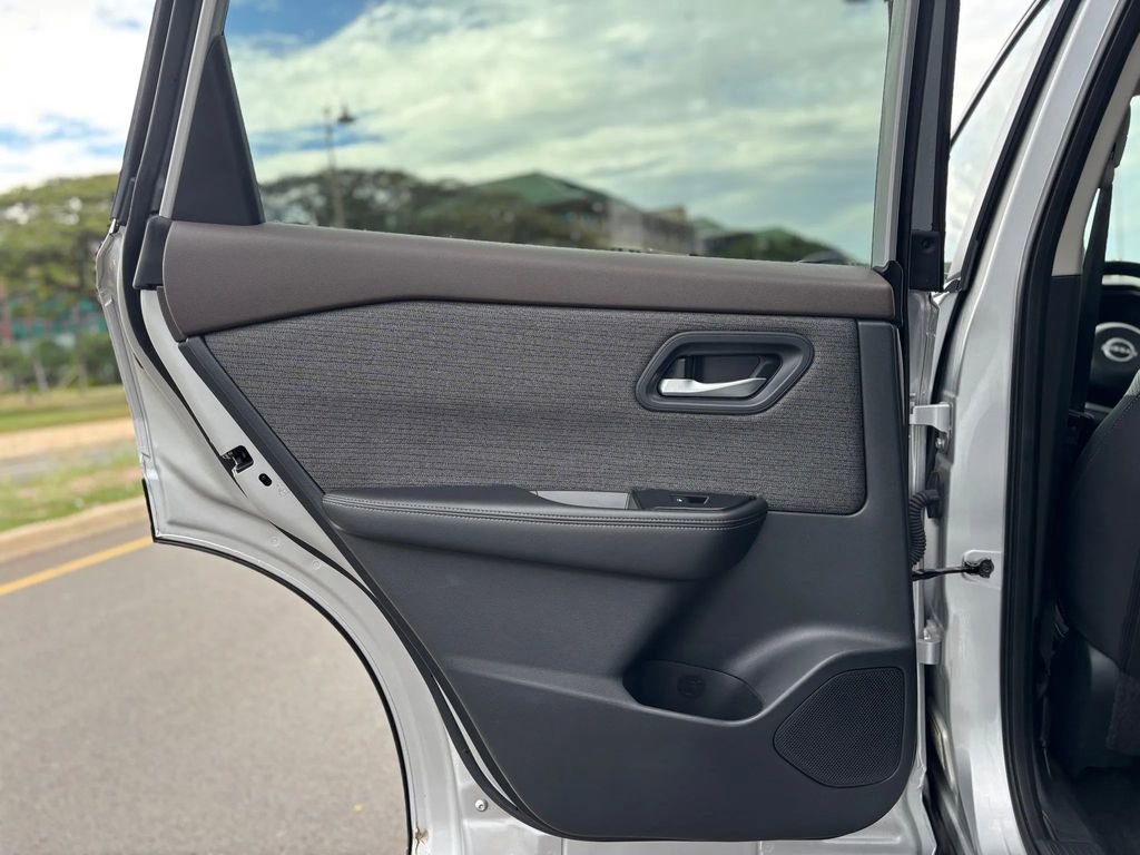 Used 2022 Nissan Rogue SV image 16