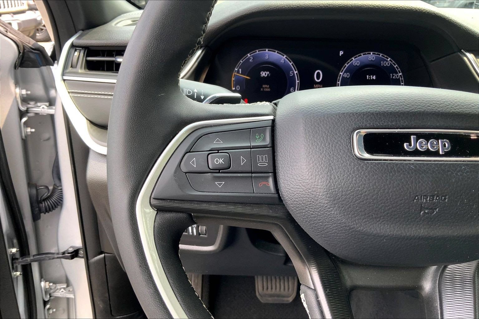 Certified 2025 Jeep Grand Cherokee Laredo X w/ Luxury Tech Group I AWD/4WD image 21