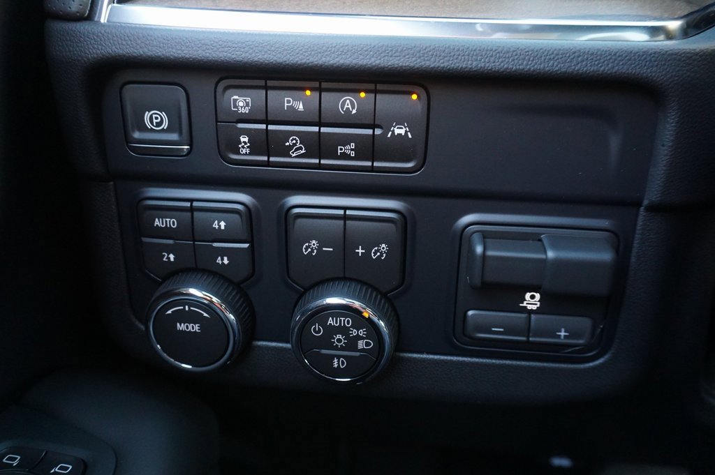 New 2026 Chevrolet Suburban High Country w/ Sun And Tow Package image 25