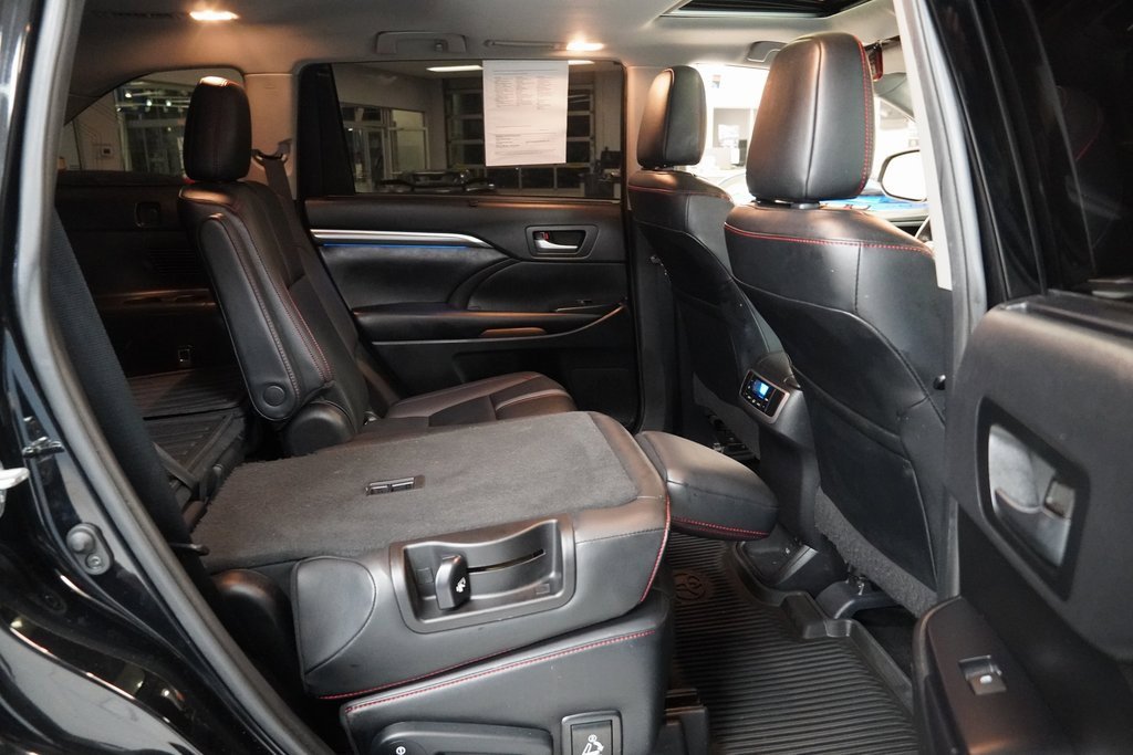 Used 2019 Toyota Highlander SE image 28