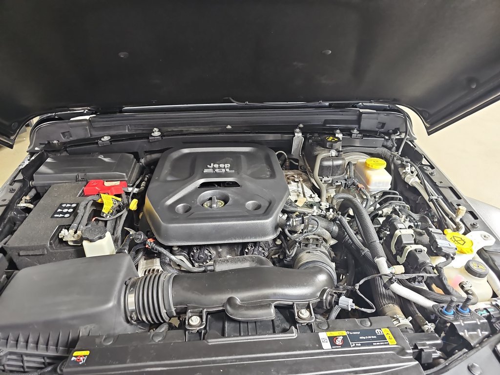 Used 2022 Jeep Wrangler Unlimited Sport AWD/4WD image 35