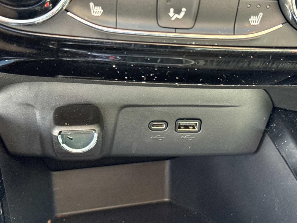 Used 2024 Chevrolet Trax ACTIV w/ Driver Confidence Package FWD image 24