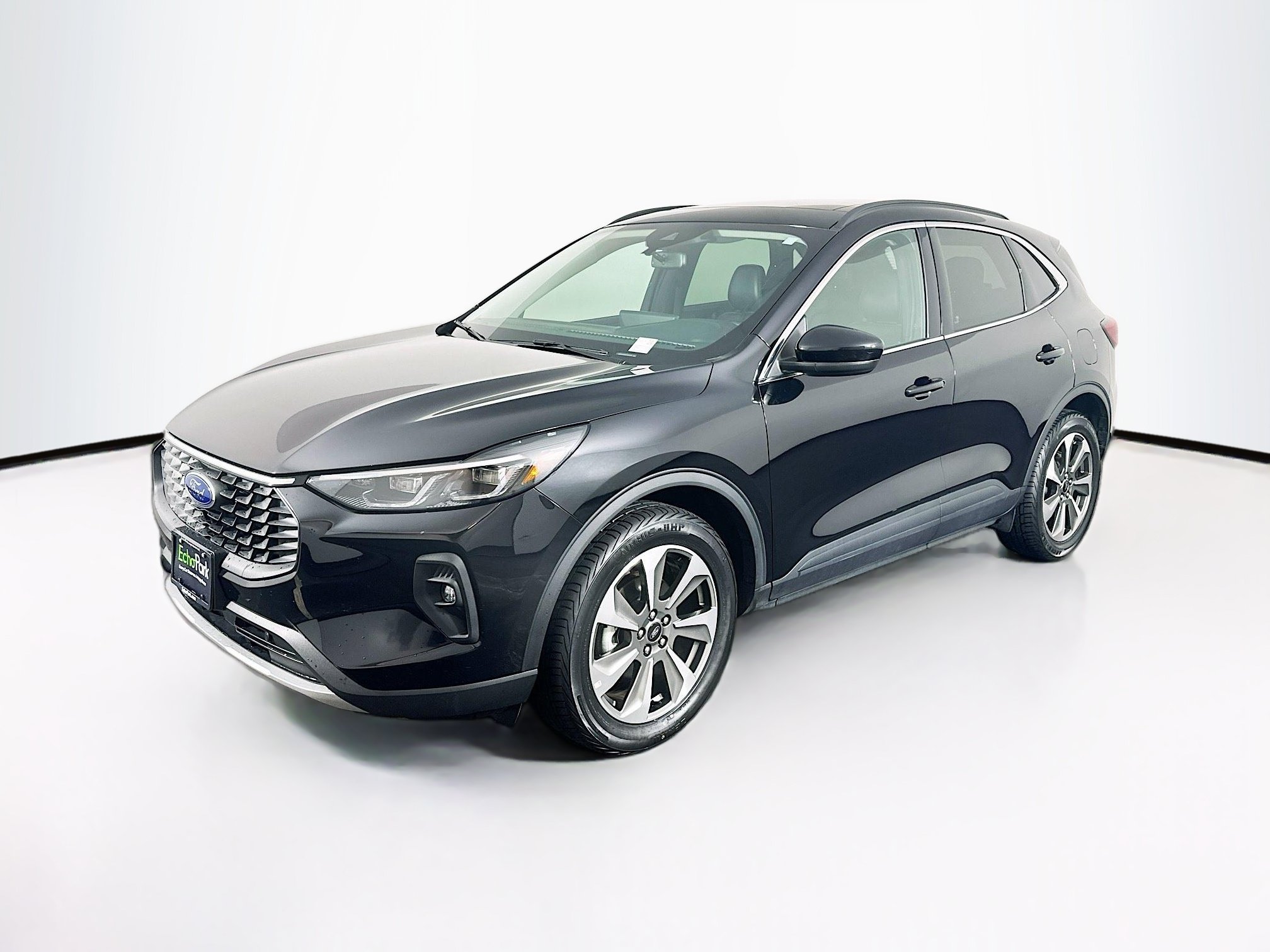 Used 2025 Ford Escape Platinum AWD/4WD image 3