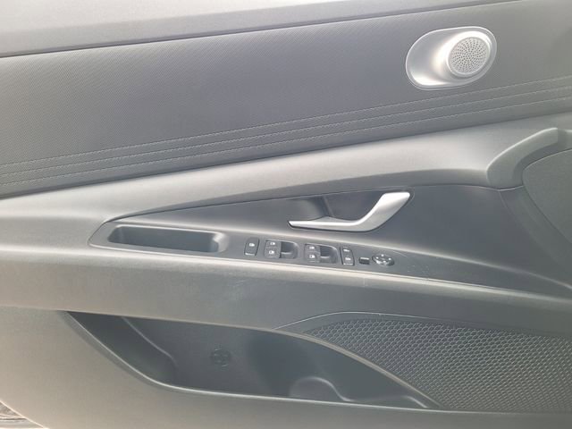 Used 2023 Hyundai Elantra Blue image 21