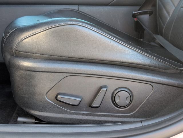 Used 2022 Hyundai Elantra Limited w/ Cargo Package image 14