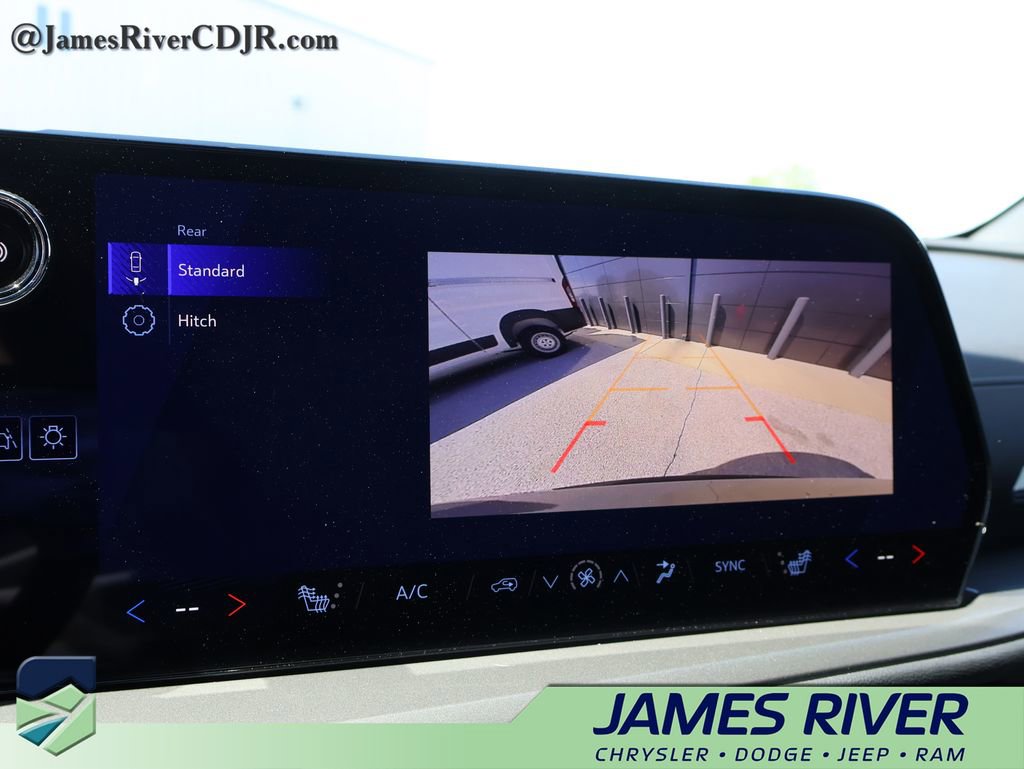 Used 2026 Chevrolet Traverse LT AWD/4WD image 35