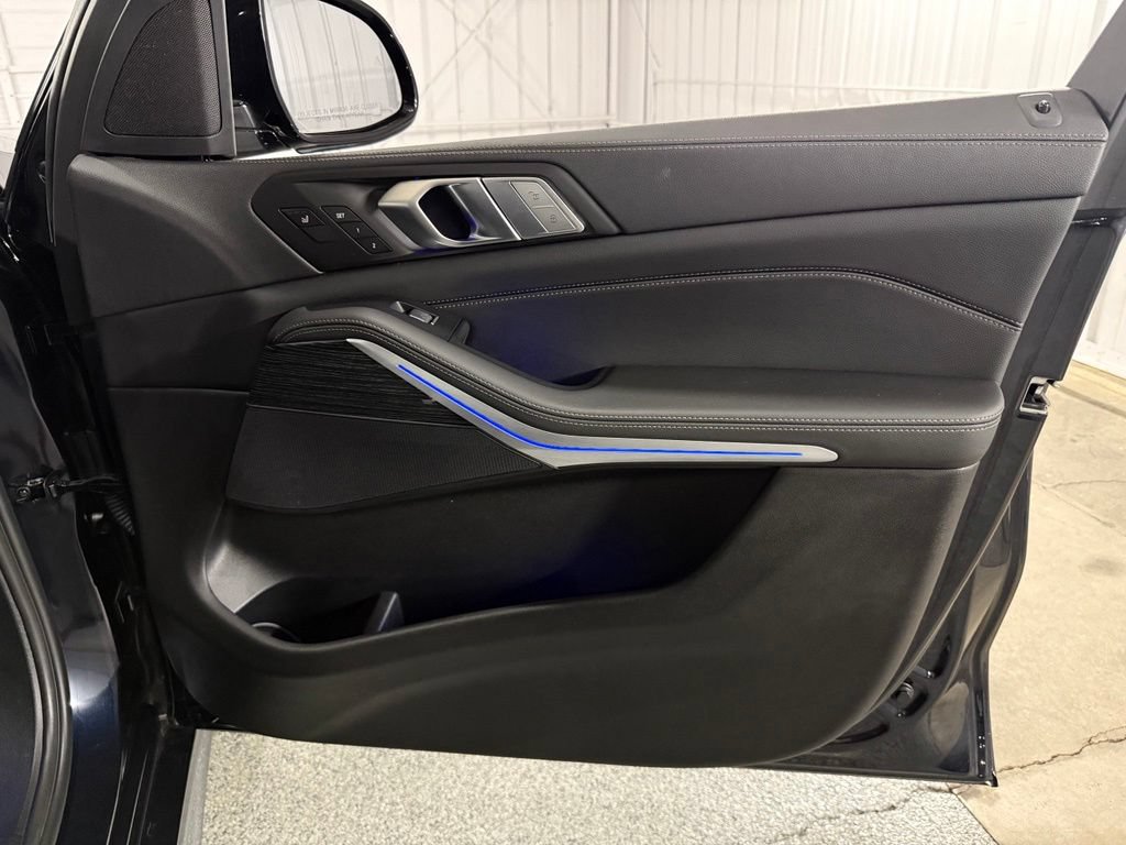 Used 2022 BMW X7 xDrive40i w/ M Sport Package AWD/4WD image 33