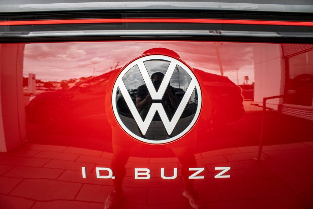 New 2025 Volkswagen ID. Buzz Pro S Plus image 16
