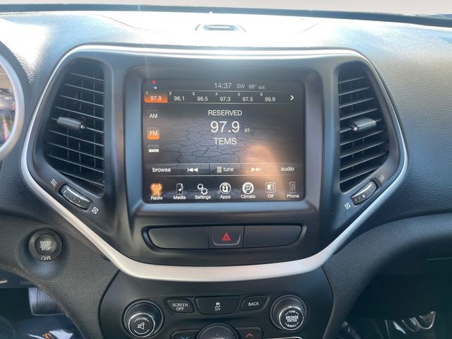 Used 2018 Jeep Cherokee Latitude Plus image 19