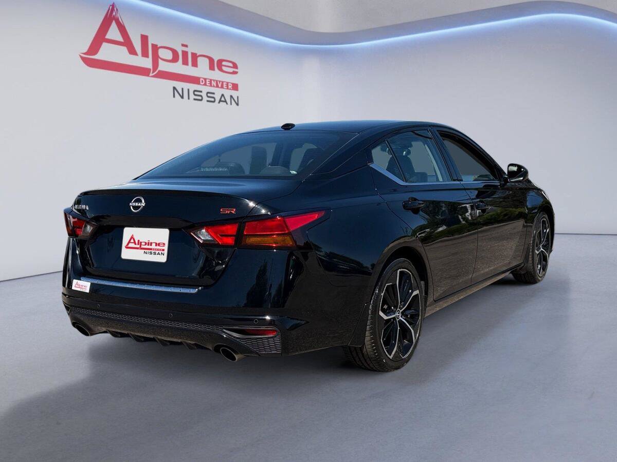 Used 2023 Nissan Altima 2.5 SR w/ SR Premium Package FWD image 5