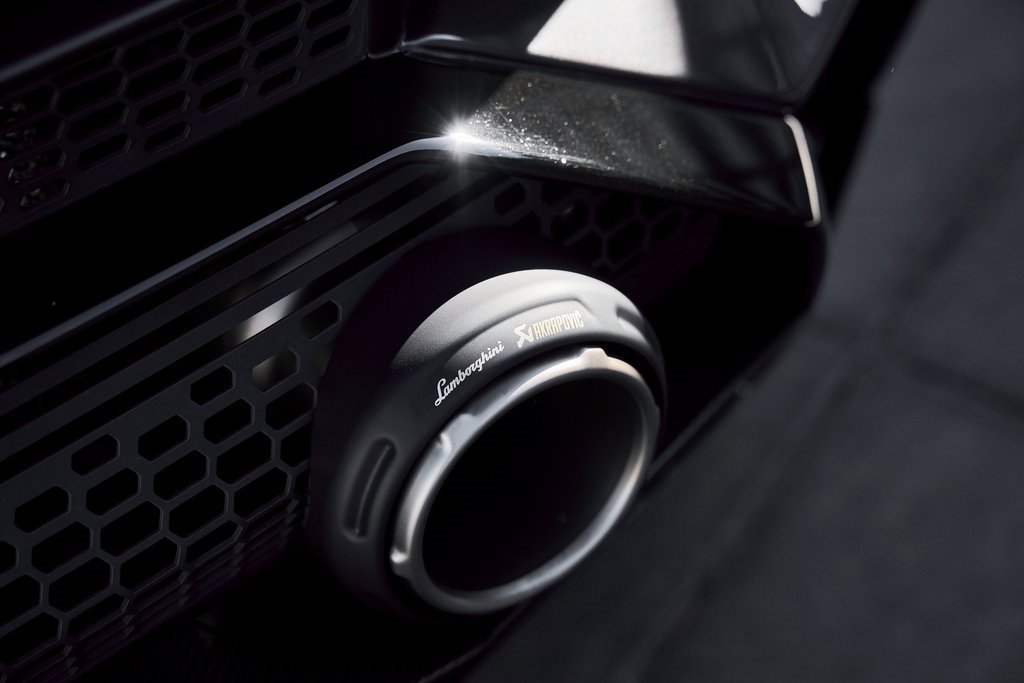 Used 2023 Lamborghini Huracan STO image 2