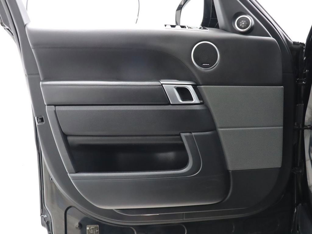 Used 2019 Land Rover Range Rover Sport HST image 39