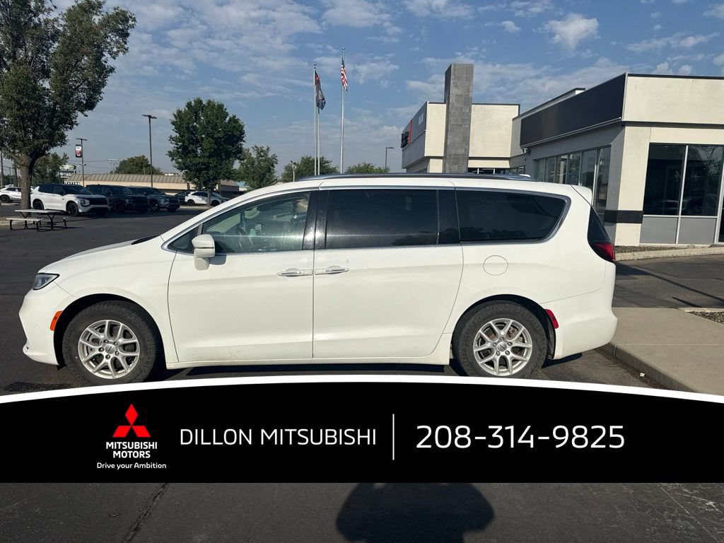 Used 2021 Chrysler Pacifica Touring-L FWD image 3