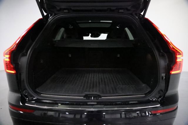 Used 2021 Volvo XC60 T5 R-Design w/ Advanced Package image 11