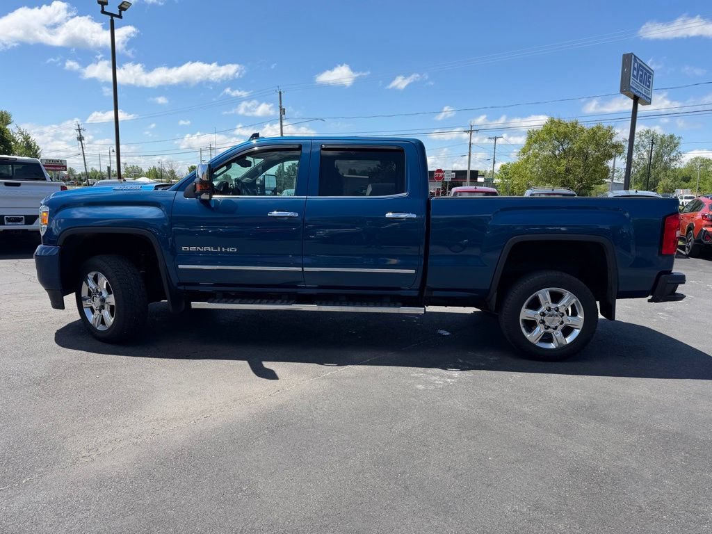 Used 2017 GMC Sierra 2500 Denali w/ Duramax Plus Package AWD/4WD image 10