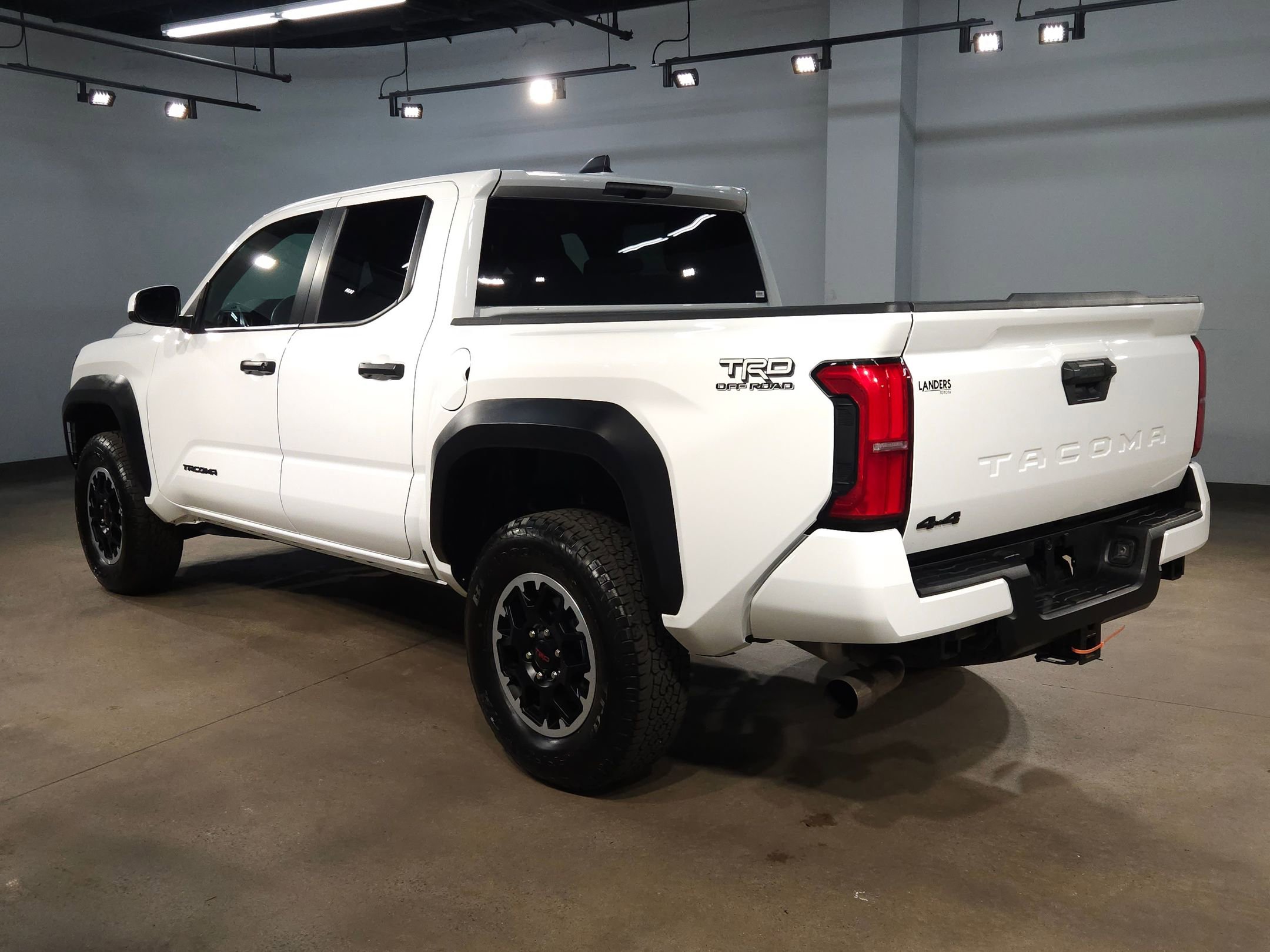 Certified 2025 Toyota Tacoma TRD Off-Road AWD/4WD image 5