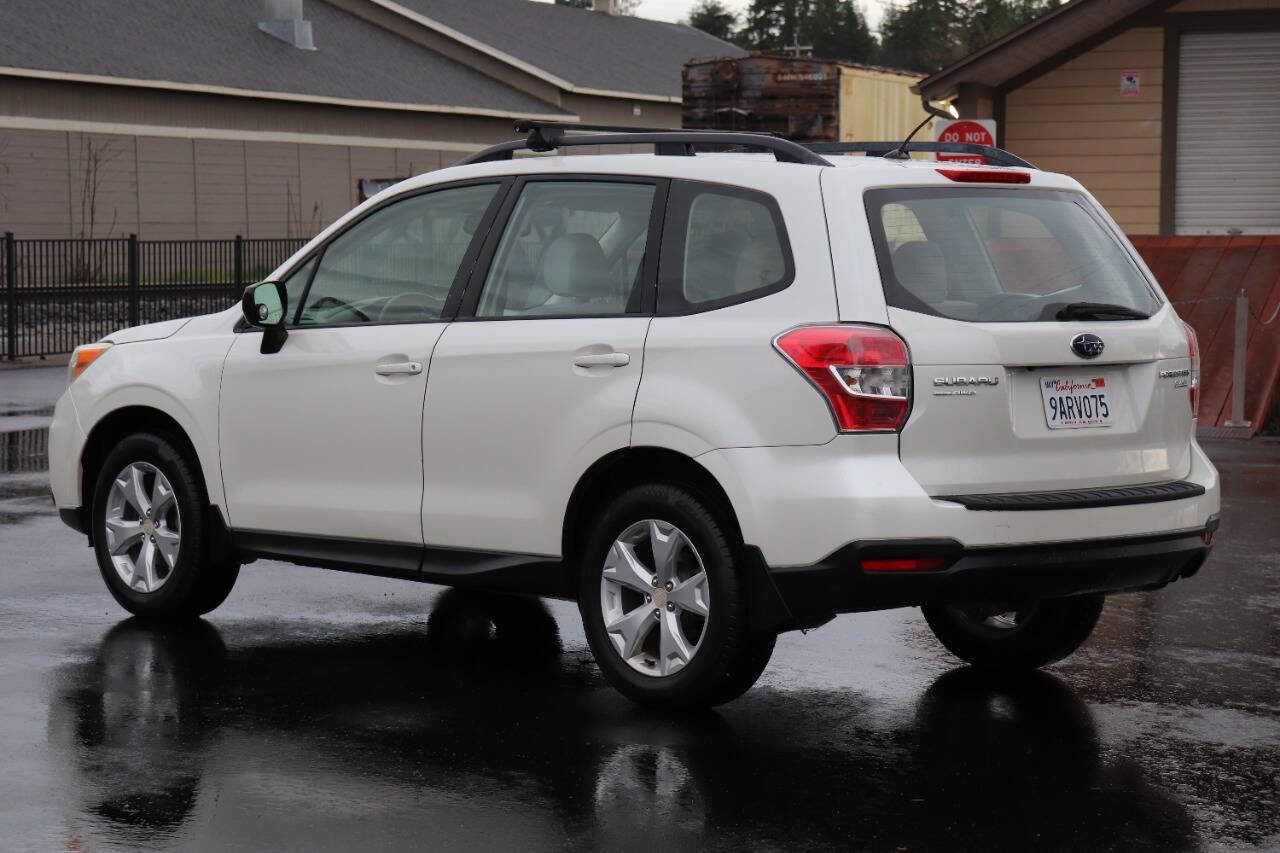 Used 2015 Subaru Forester 2.5i w/ Alloy Wheel Package image 6