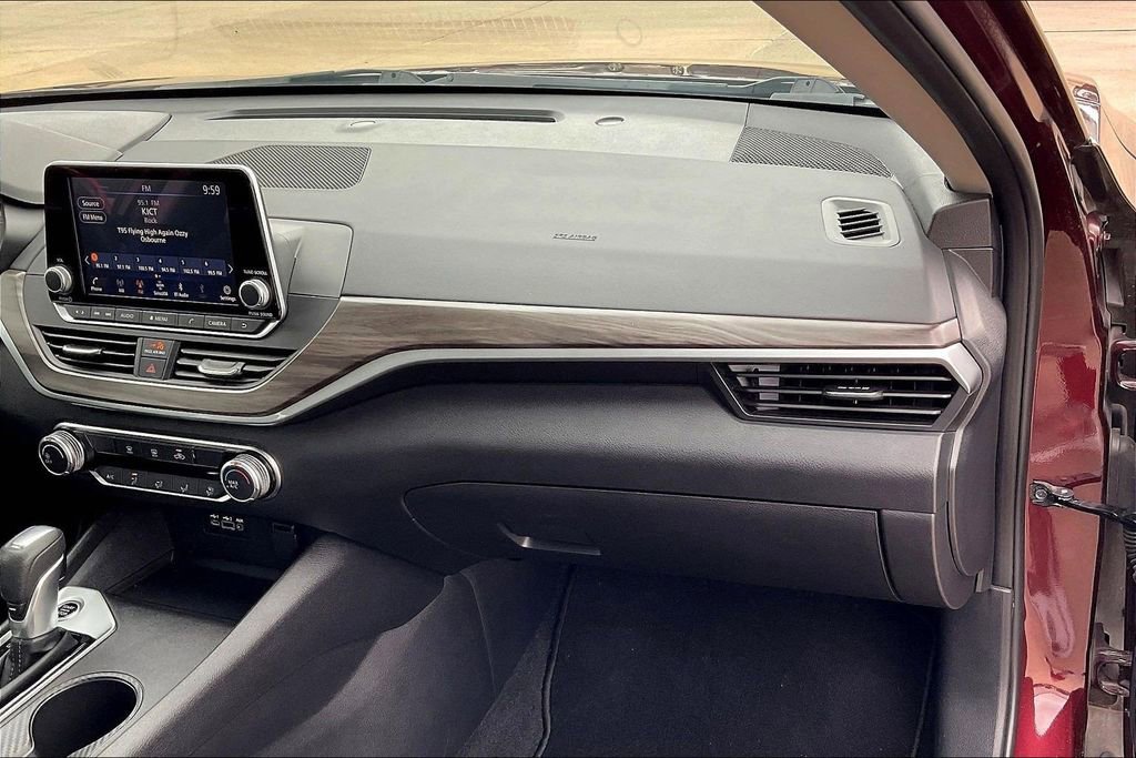 Used 2025 Nissan Altima 2.5 SV image 16