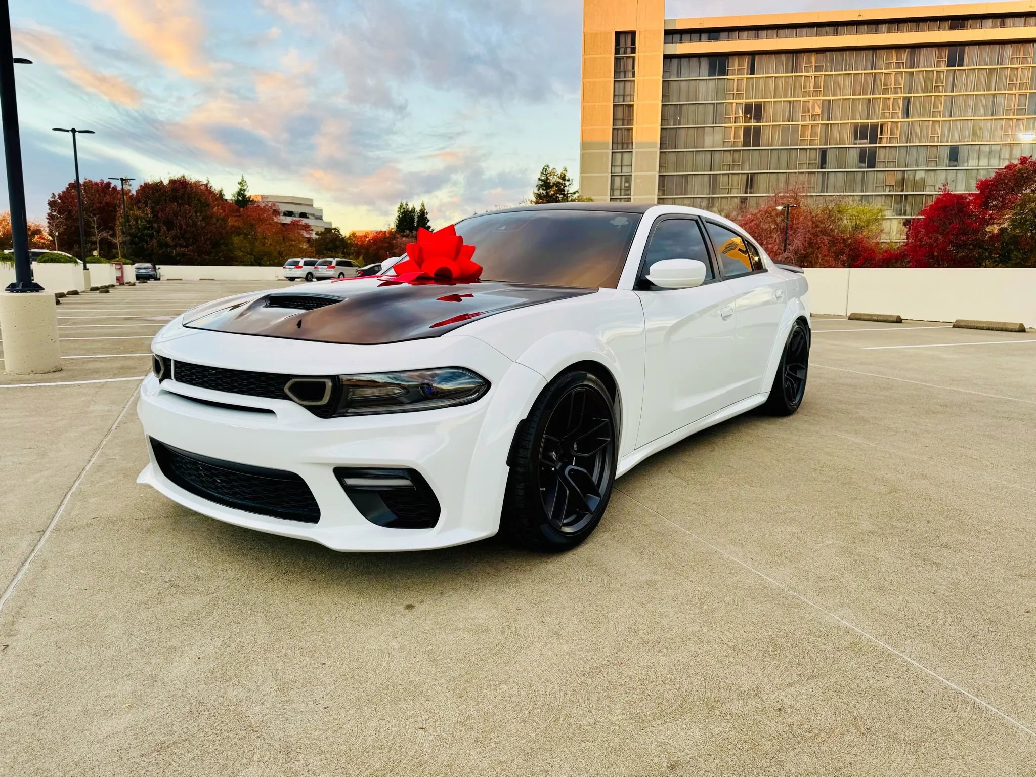 Used 2017 Dodge Charger R/T RWD image 4