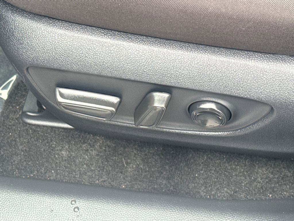 Used 2025 Toyota RAV4 XLE image 47