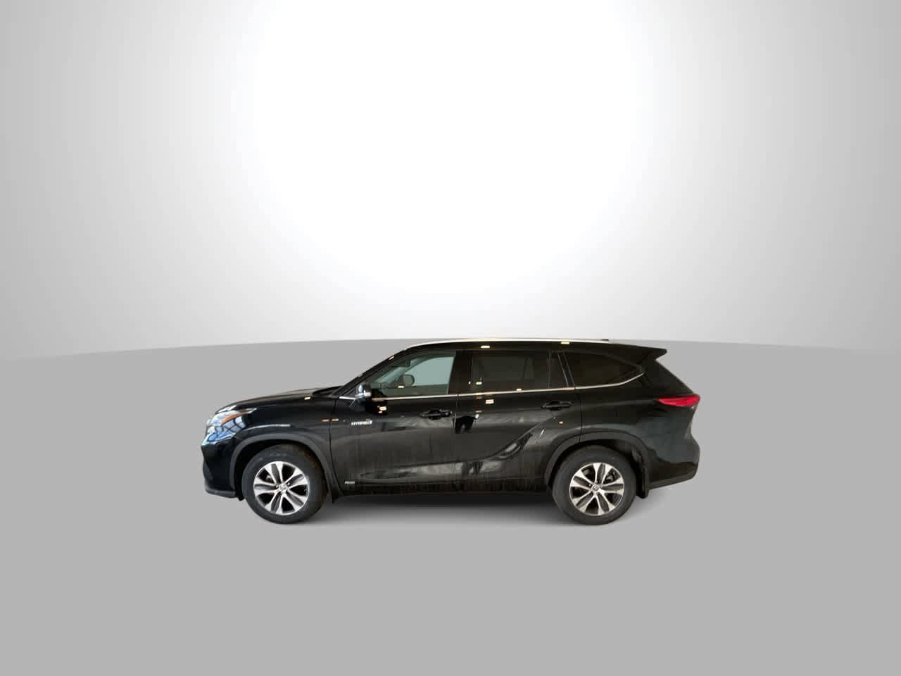 Used 2021 Toyota Highlander XLE AWD/4WD image 5