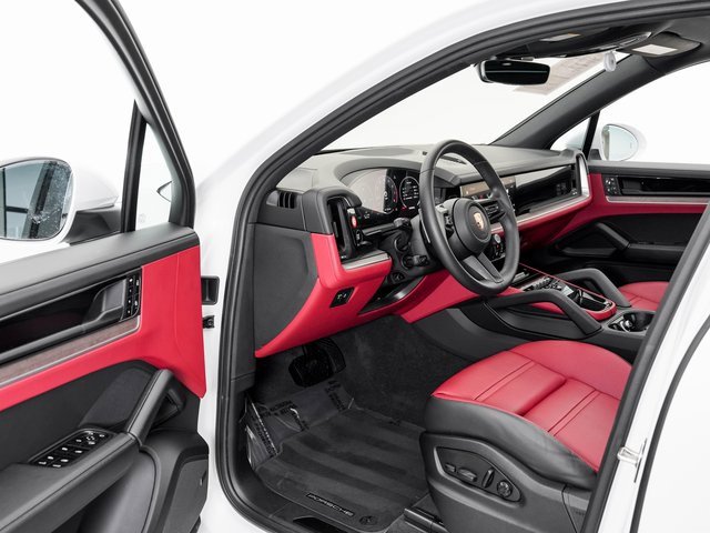 Used 2024 Porsche Cayenne image 7