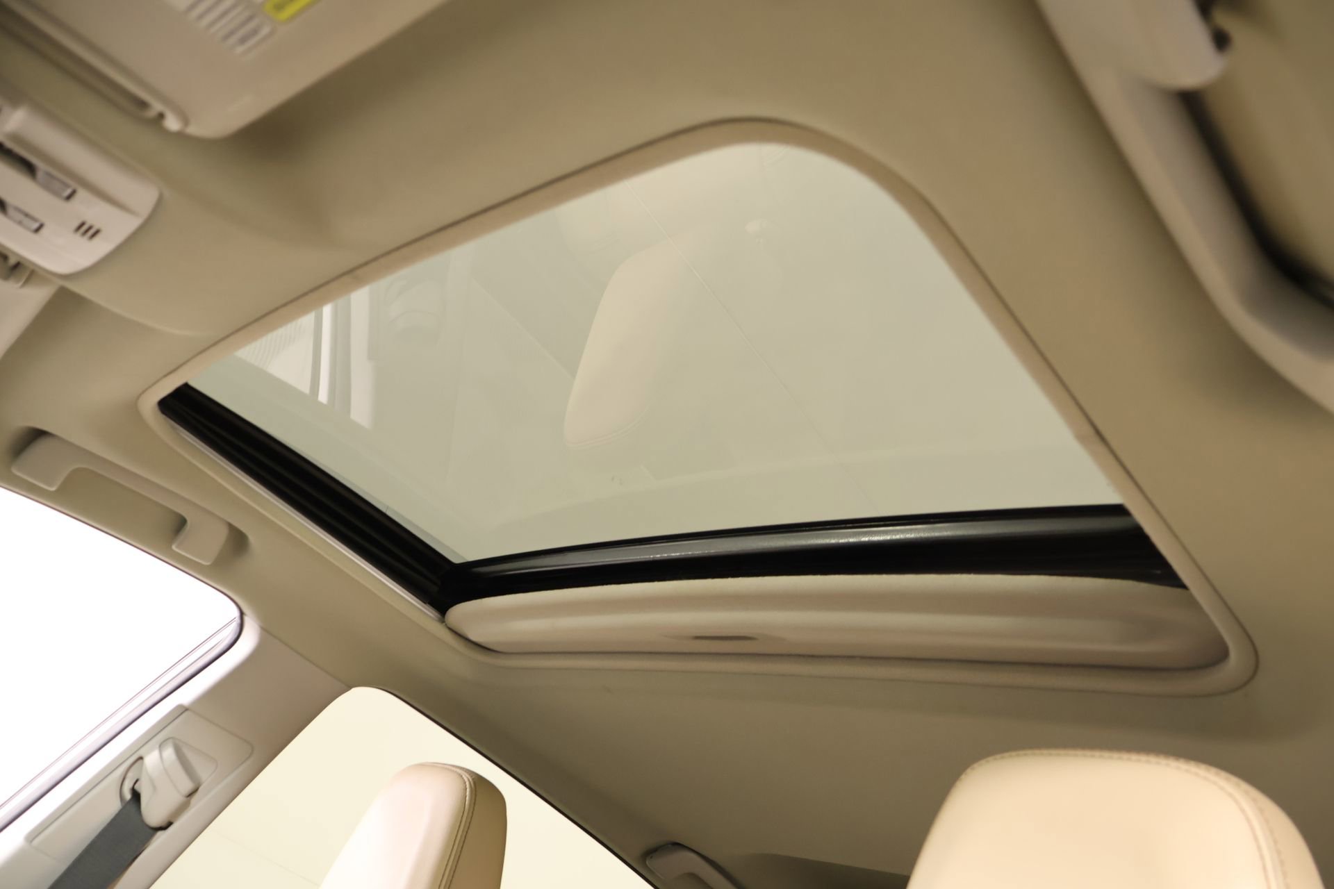Used 2015 Toyota RAV4 Limited w/ Technology Package FWD image 15