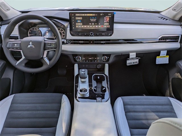 New 2025 Mitsubishi Outlander SE image 16